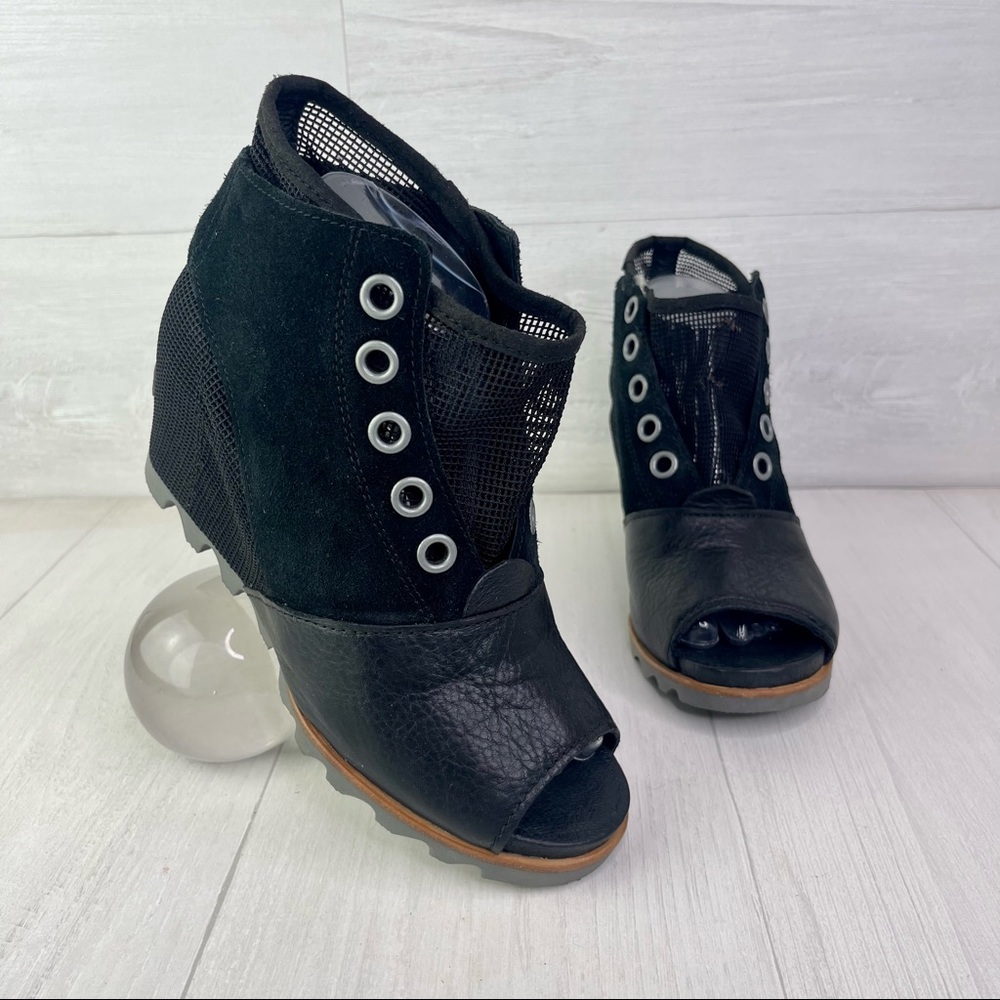 Sorel Joanie Mesh Wedge Women's Size 8.5 Black Suede Leather Open Toe Sandals